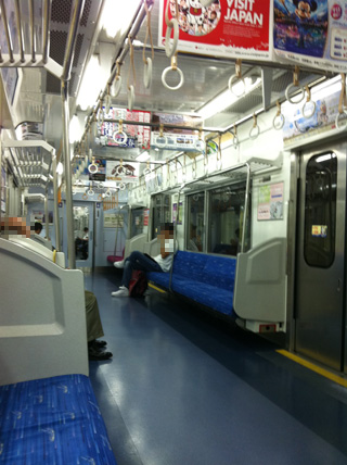 ガラガラの車内