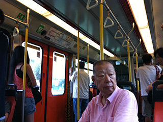 輕鐵車内