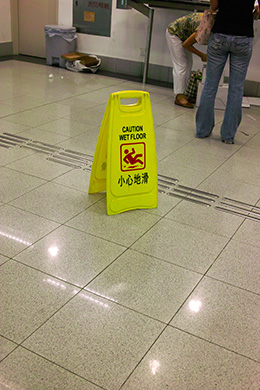 小心地滑